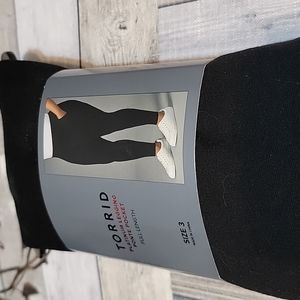 Torrid Women's Black Full Length Platinum Legging Pointe Pocket Size 3 NWT